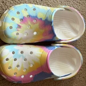 Crocs tie-dye clogs w9
